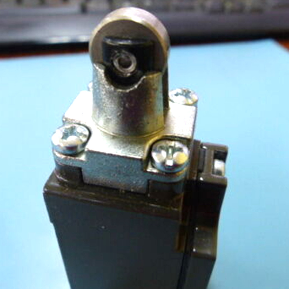 New In Box ERSCE E100-00-CI Limit Switch