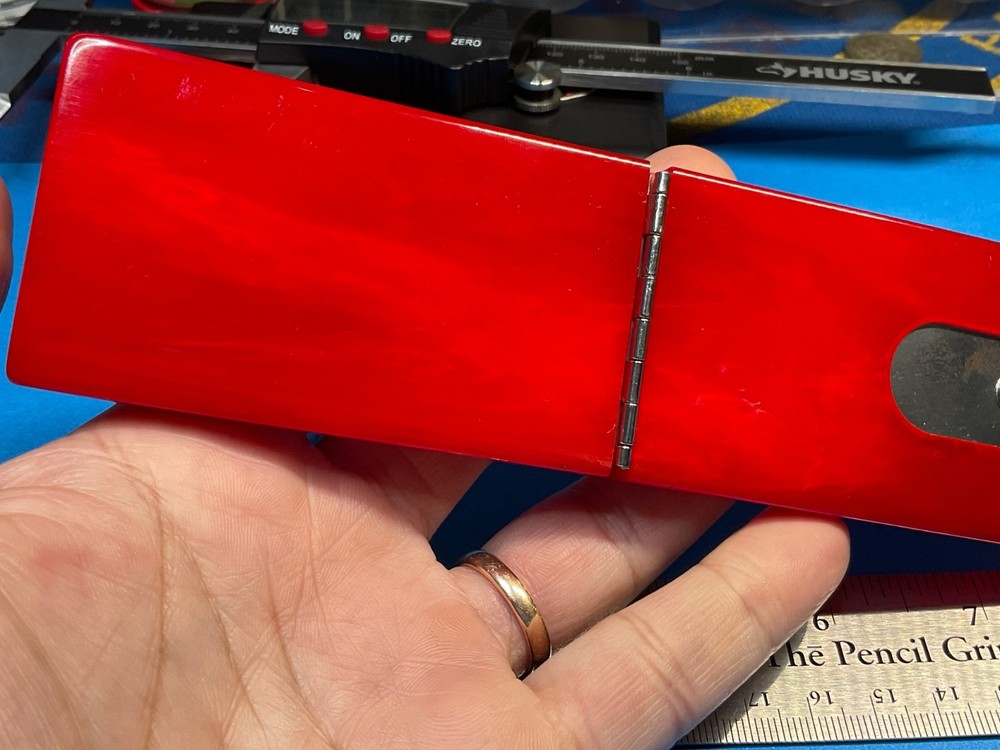 ———BEAUTIFUL RED MARBLED FOLDING CRIBBAGE BOARD——