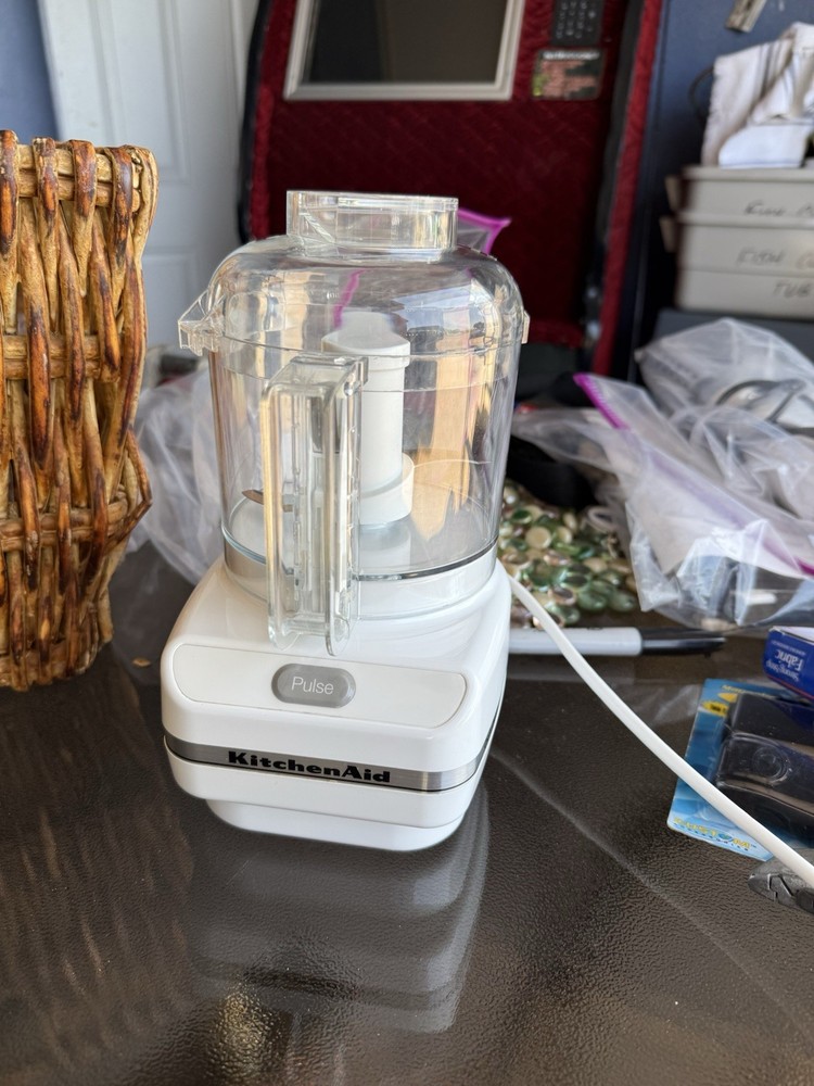 W•White Kitchenaid Classic Food Processor Mod: KFP710WH1  Tested