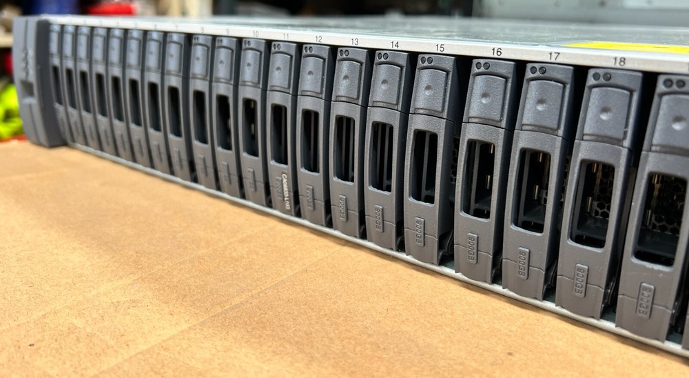 NetApp DS2246 NAJ-1001 Disk Array NO HDDs | 2x IOM6 2x PSU