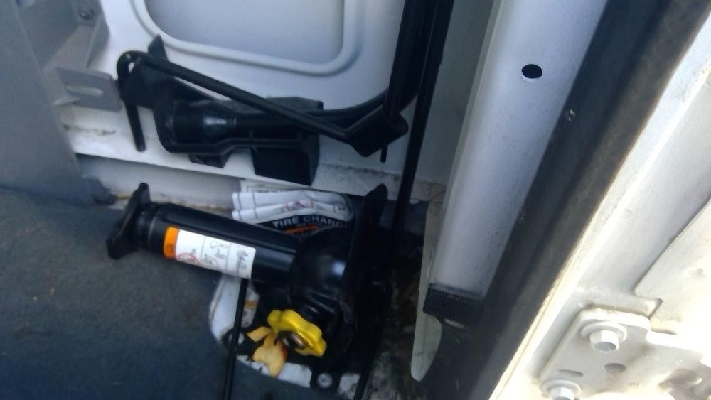 Used Floor Jack fits: 2010 Ford E350 VAN  Grade A