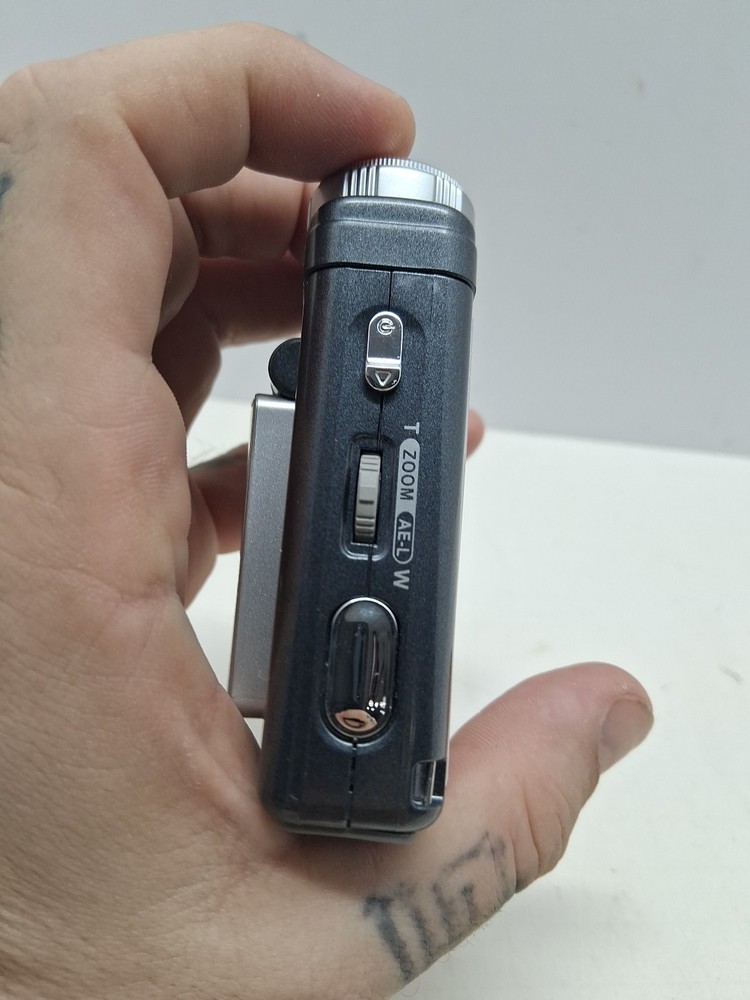 ** AUDIOVOX Multi-function Digital Video Camcorder MPEG4 DC400 Untested