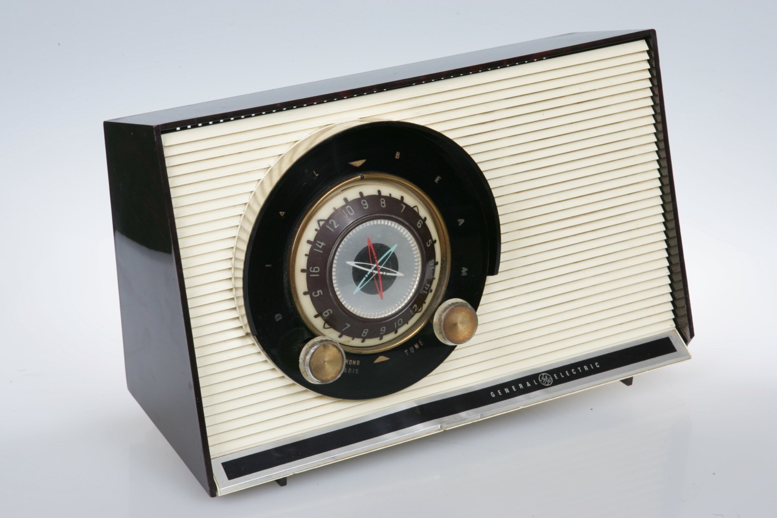 1957 GE Atomic Dial Beam Tube Radio "Leave It To Beaver" Model 860 WORKS Great!