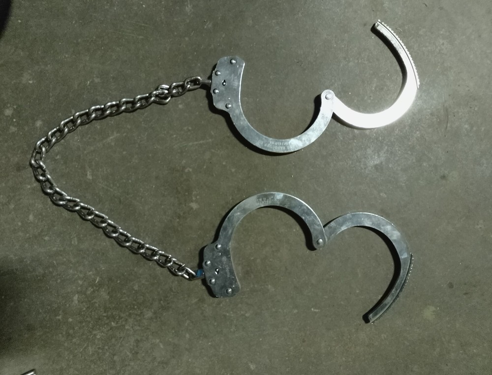 oversized peerless transport handcuffs model 705