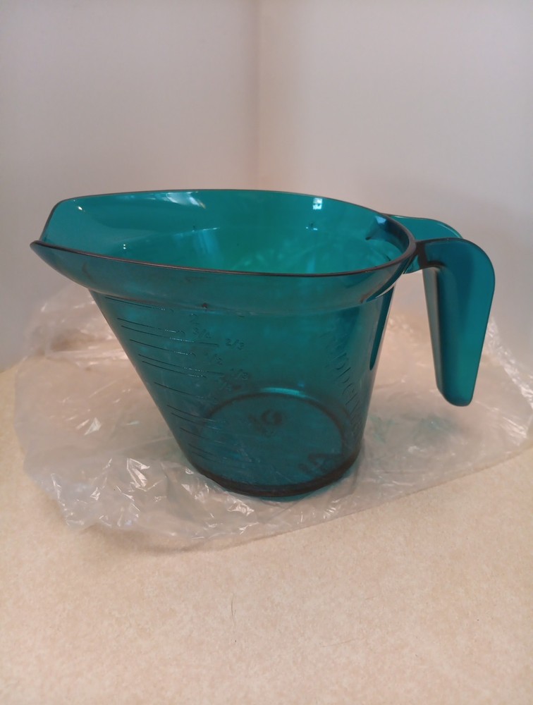 Tupperware Peacock Micro Pitcher 2 pc Set Measure Cook Microwave 1 & 2 Cup NEW