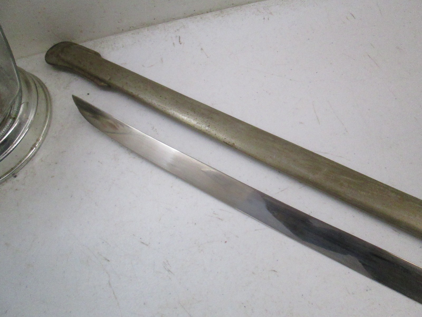 WWII JAPANESE OFFICERS PARADE SWORD WITH SCABBARD & FAMILY CREST MON LONG #L46