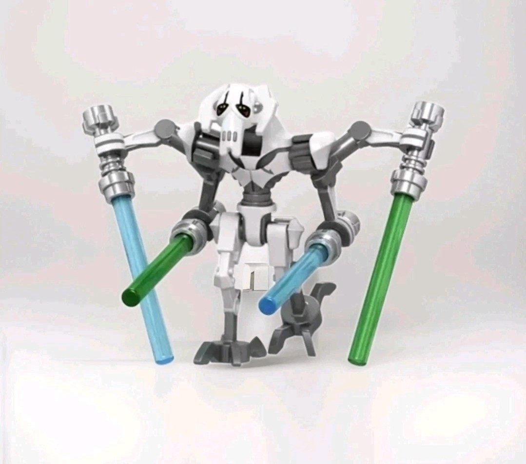 Custom Star Wars White General Grievous with Minifigure Baseplate