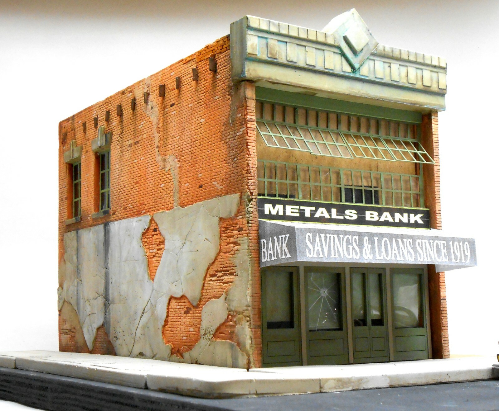 Downtown Deco O On3 On30 Scale Metals Bank Building kit Only 1 at this price!