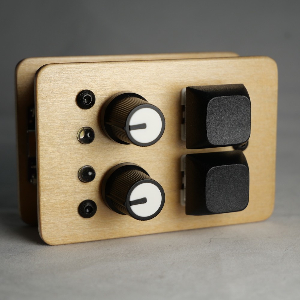 madMidiMiniClassicPlus Midi Controller 2 buttons, 2 potentiometers, 2 LEDs