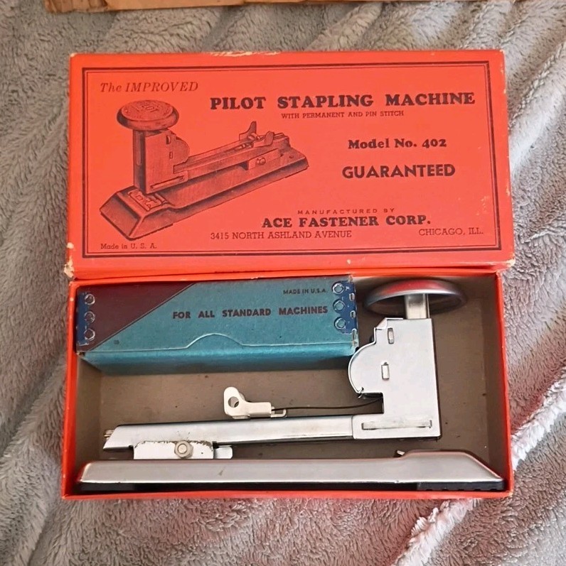 Vintage Pilot Stapling Machine Model No 402 Collectors Condition Box