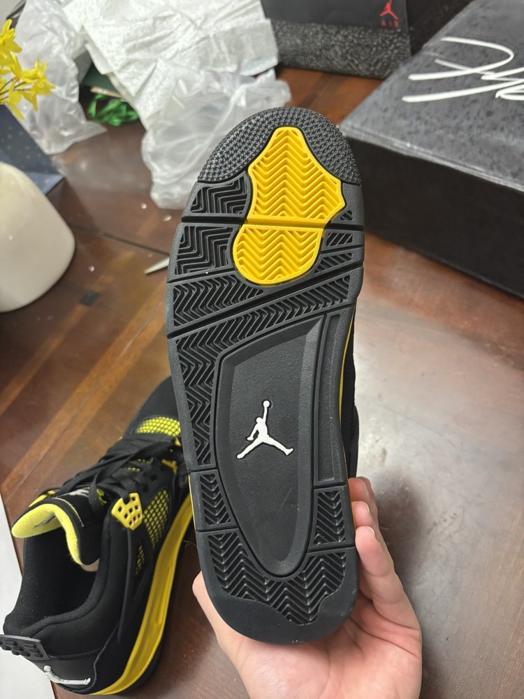 Jordan 4 thunder