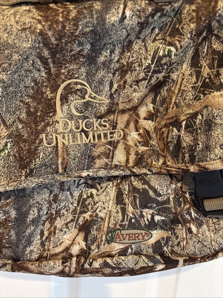 Avery Outdoors Ducks Unlimited Expandable Guide Bag
