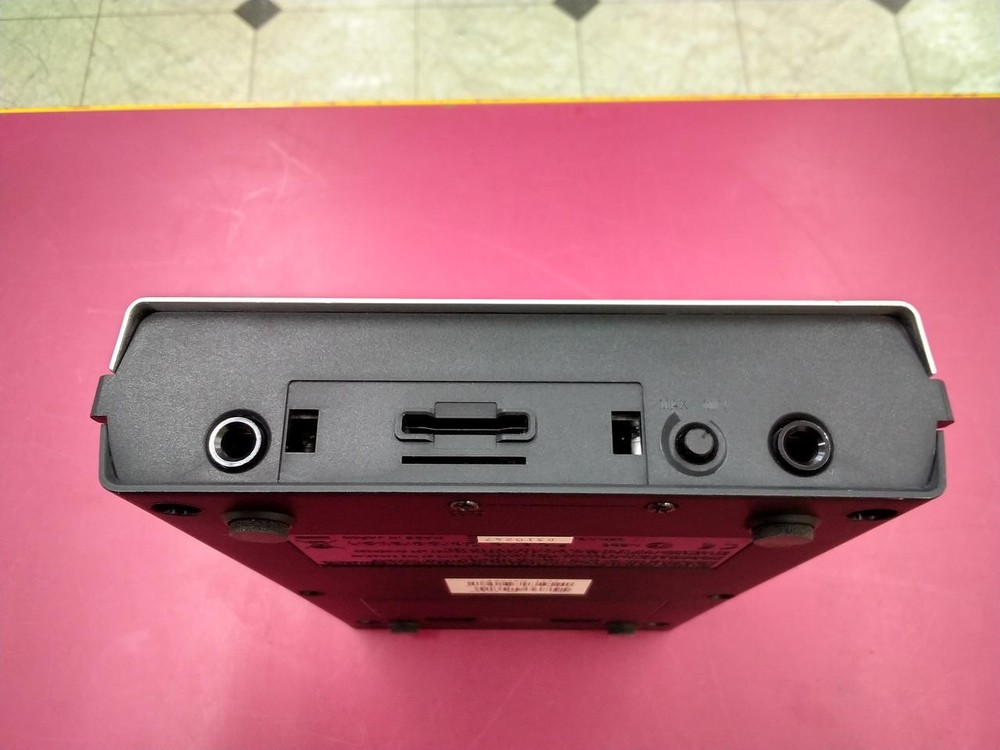 Roland SP-404SX Linear Wave Sampler 12 Polyphony 44.1kHz 29 Effects Silver