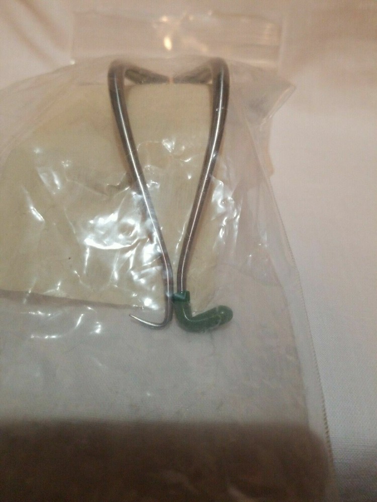 V. Mueller B-0076 Gelpi Retractor 3" Deep Hooks 6" MJ3