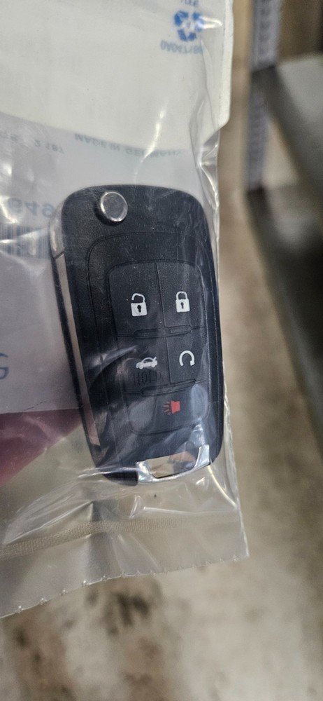 NEW OEM GM KEYFOB 13586490