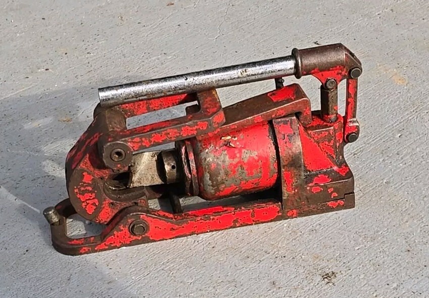 Old Hydraulic Steel Wire Cutter