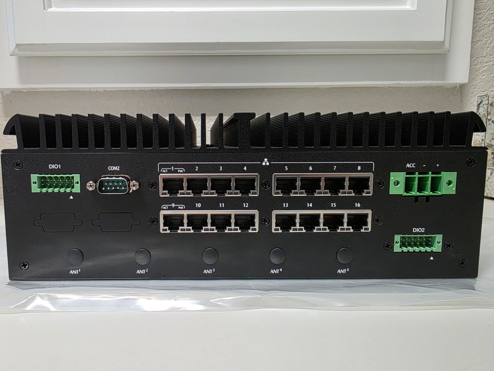 STREAMVAULT Axiomtek UST500-517-FL Embedded Computer 16 PoE Gigabit 16gb Ram i7