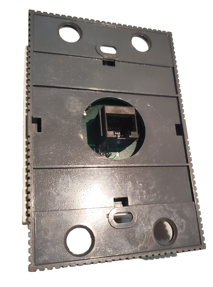 JOHNSON CONTROLS TE-67NP-2N00 Electronic Thermostat