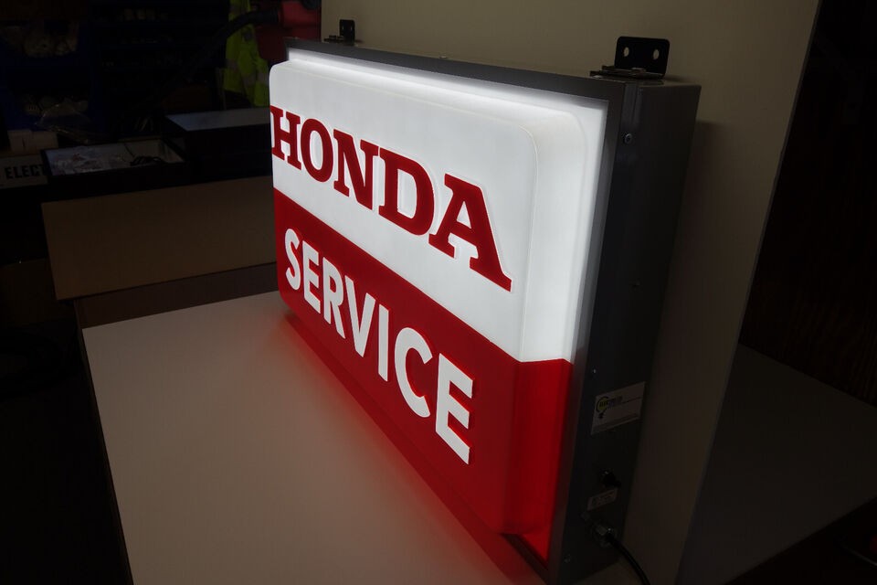 HONDA SERVICE PAN FORMED, EMBOSSED & EXTRUSION DEALER COUNTER SIGN 20" BY 40" !
