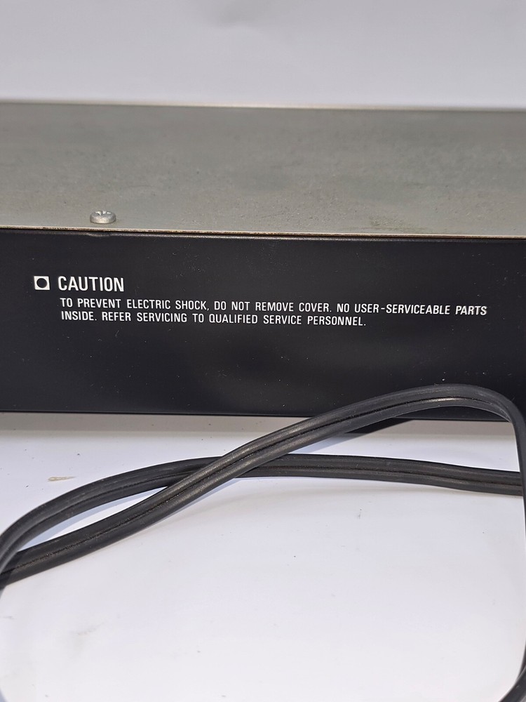 KENWOOD GRAPHIC EQUALIZER, MODEL GE-90, POWERS ON