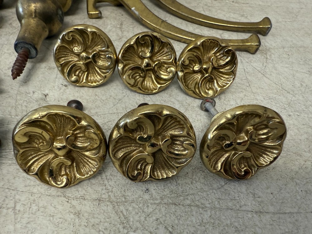 VINTAGE DRAWER PULLS, HARDWARE, DOOR KNOCKER MIXED LOT