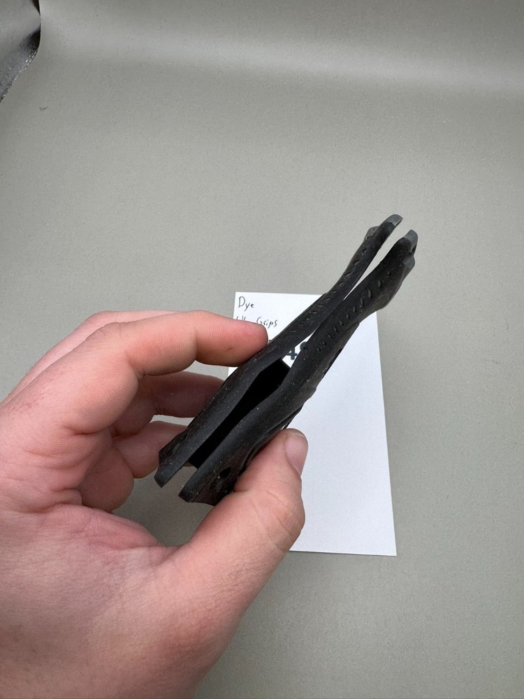 Dye UL Grips-Black