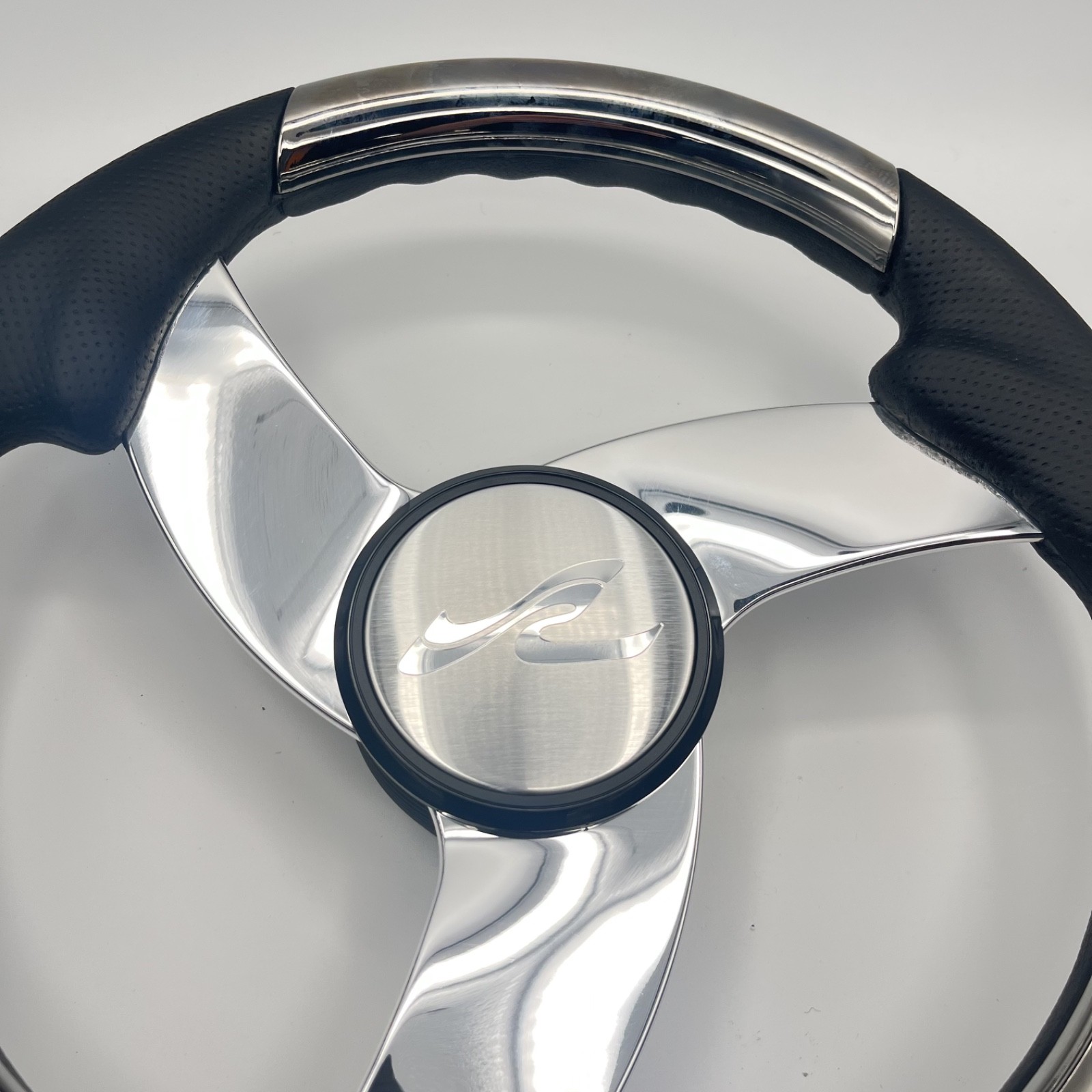 Model M533 Boat Steering Wheel Polished Alum Spoke KEYED HUB Urethane | Sea Ray