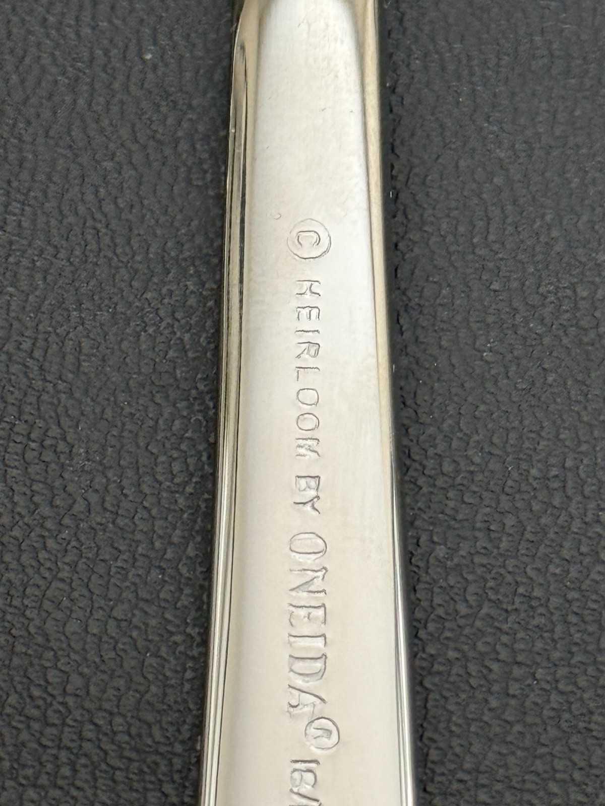 Oneida EASTON 18/10 Shiny Stainless Flatware 20 PC Set Service for 4 NEW IN BOX