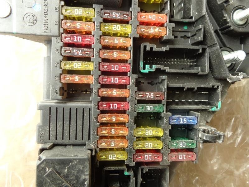 Fuse Box Engine Trunk Mounted Fits 04-05 BMW 525i 7978061
