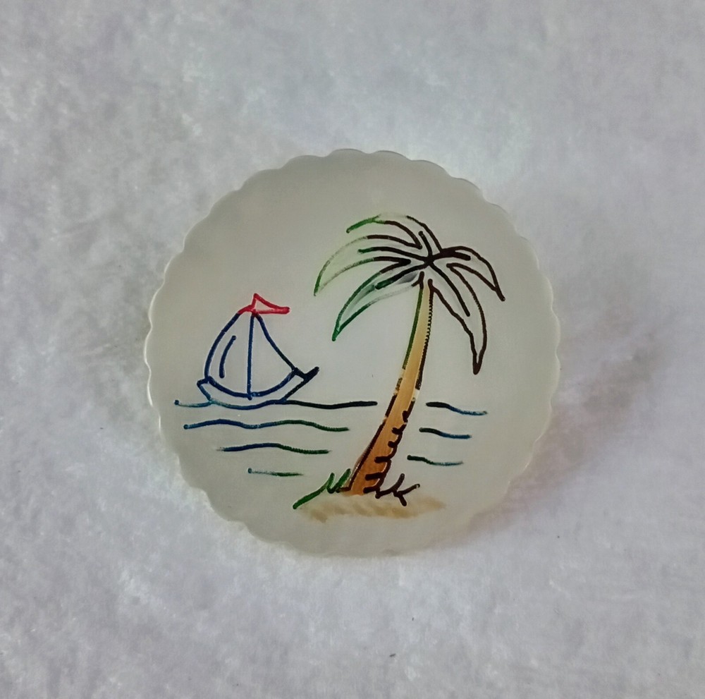 Etched Shell Sailboat ⛵ Brooch