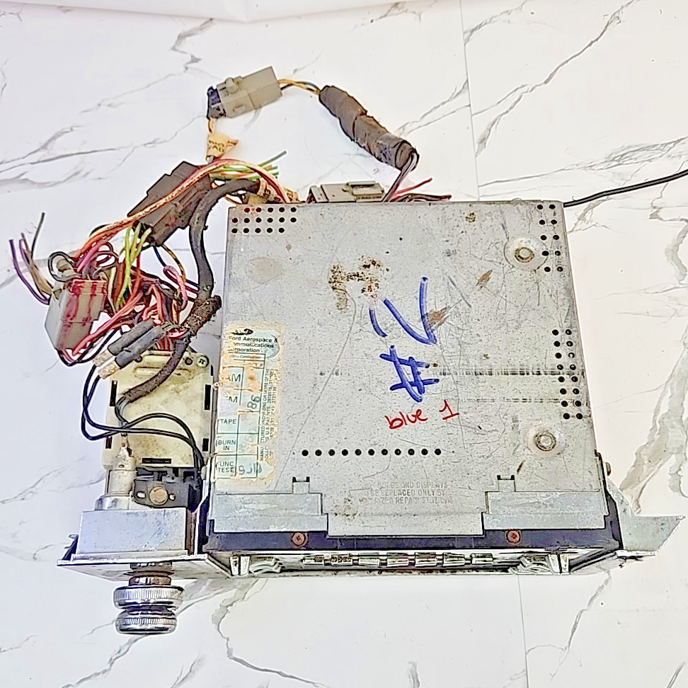 1980-1983 Lincoln Premium Sound System OEM AM FM Radio Cassette Player For Parts