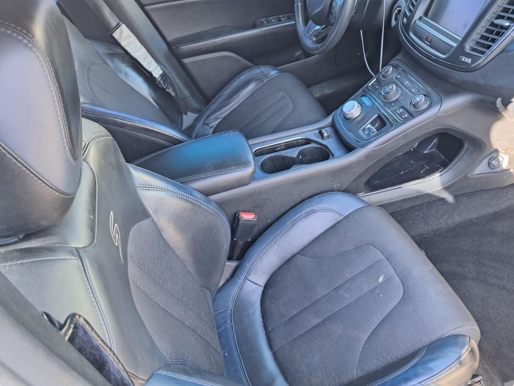 200 2015 Glove Box 4848667
