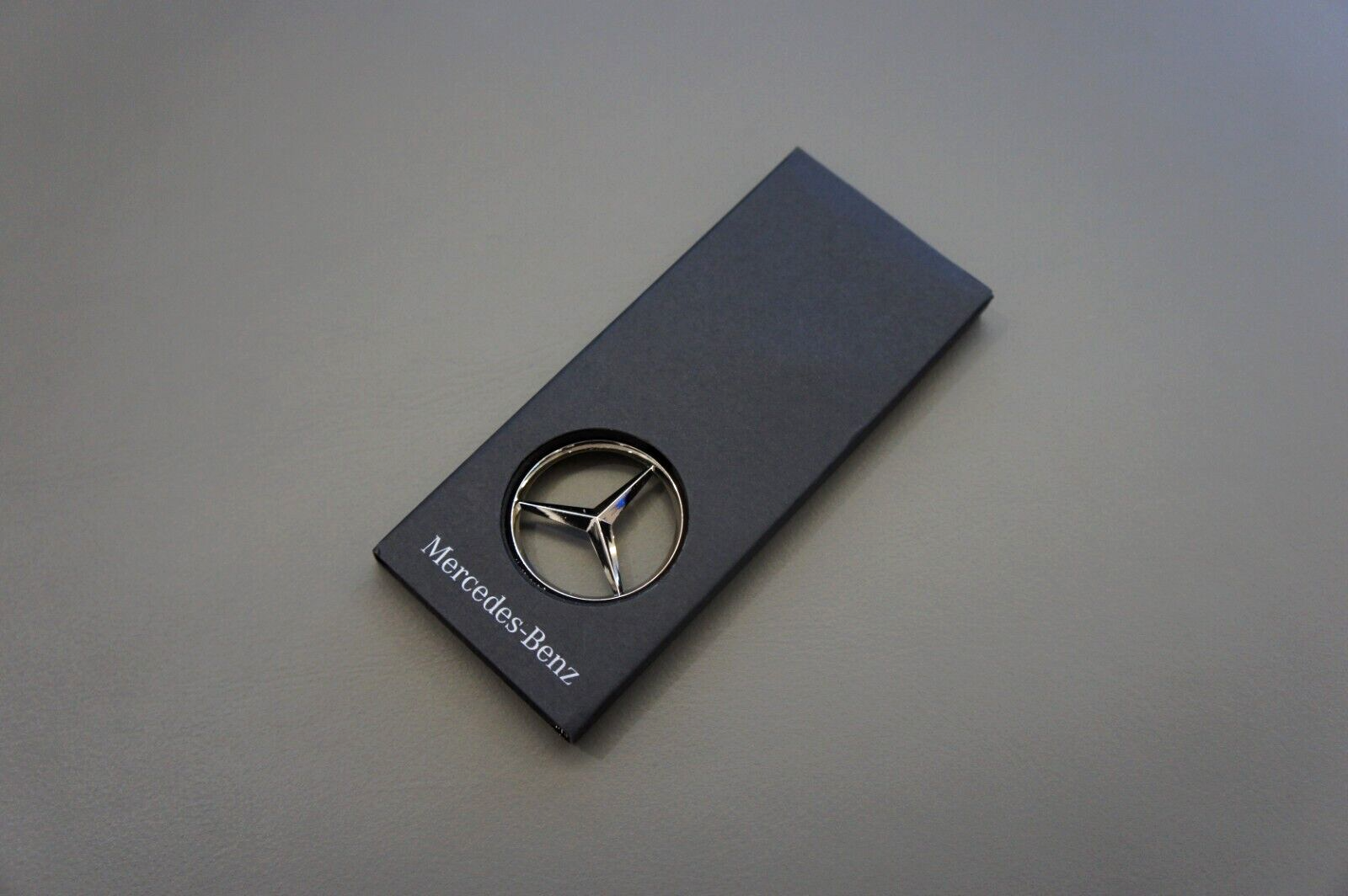 New Genuine OEM Mercedes-Benz Brussels Silver Stainless Steel Keychain B66957516