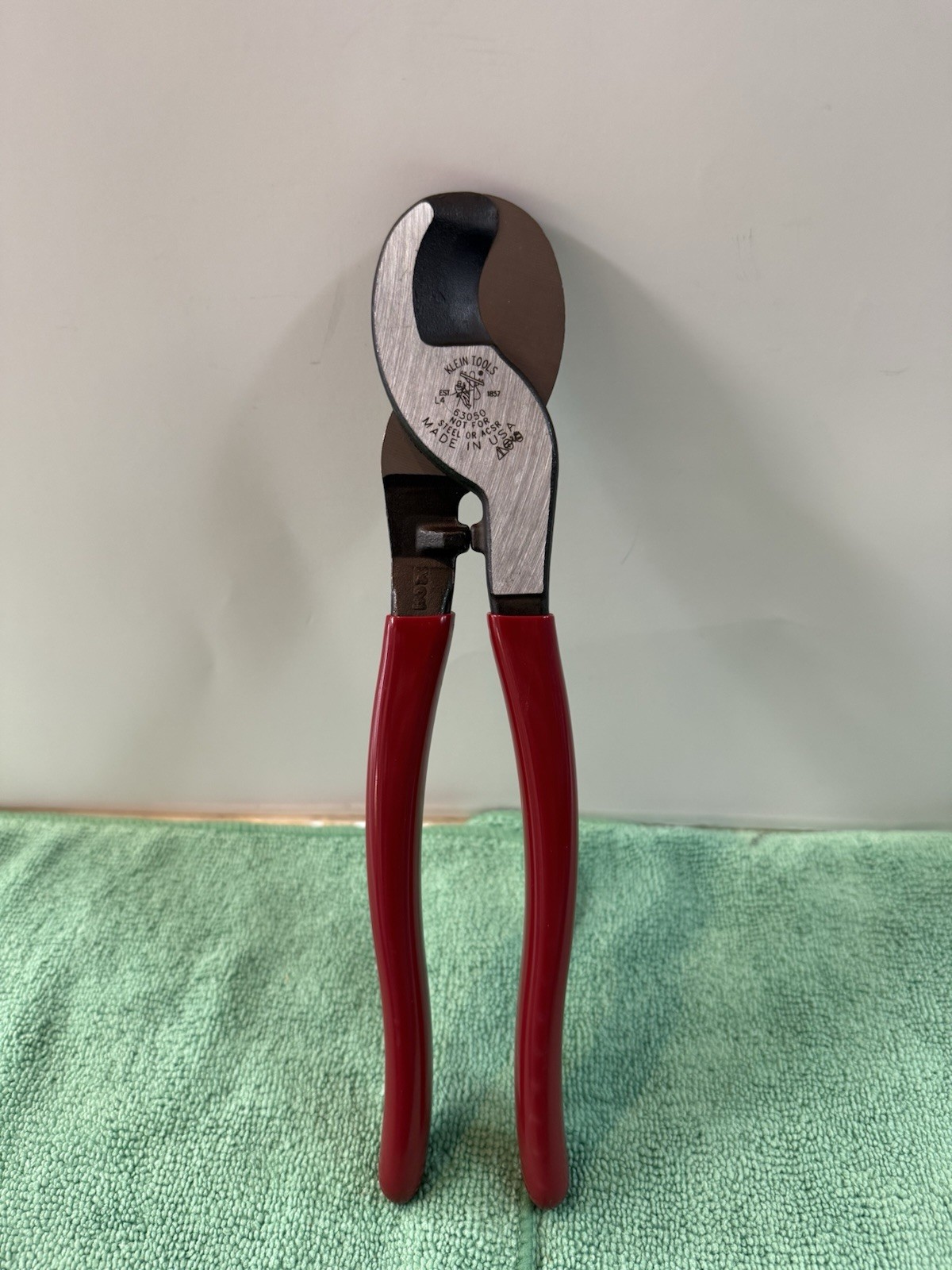 Klein Tools 63050 9-1/2" High Leverage Cable Cutters Pliers