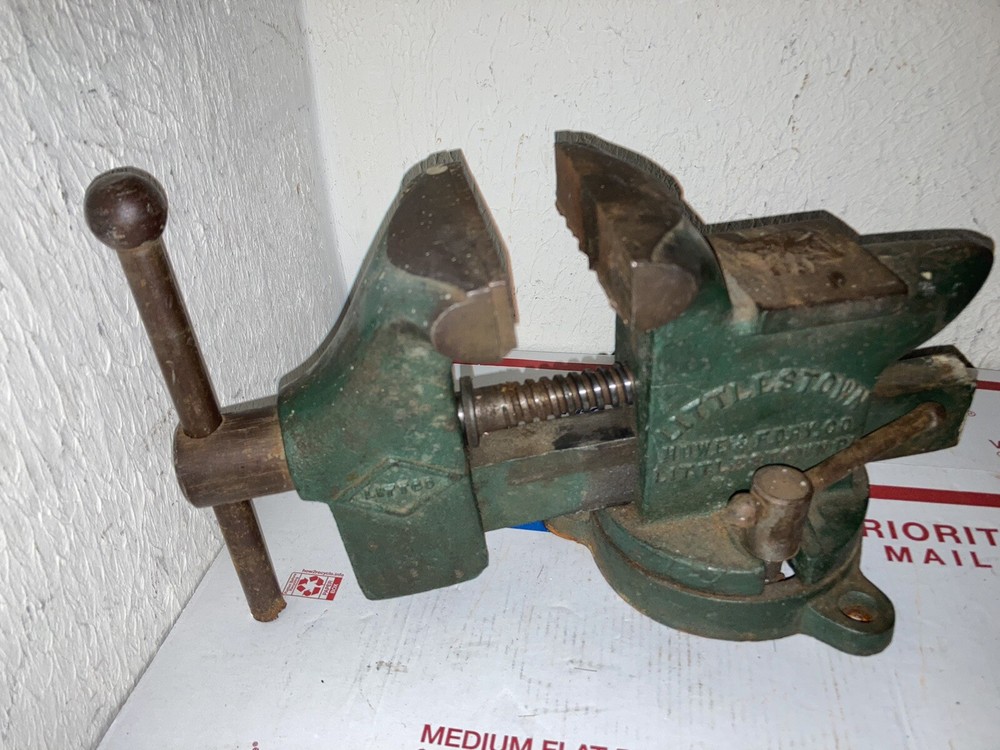 Littlestown No. 25 Bench Vise missing Clamp Tip  3-1/2"
