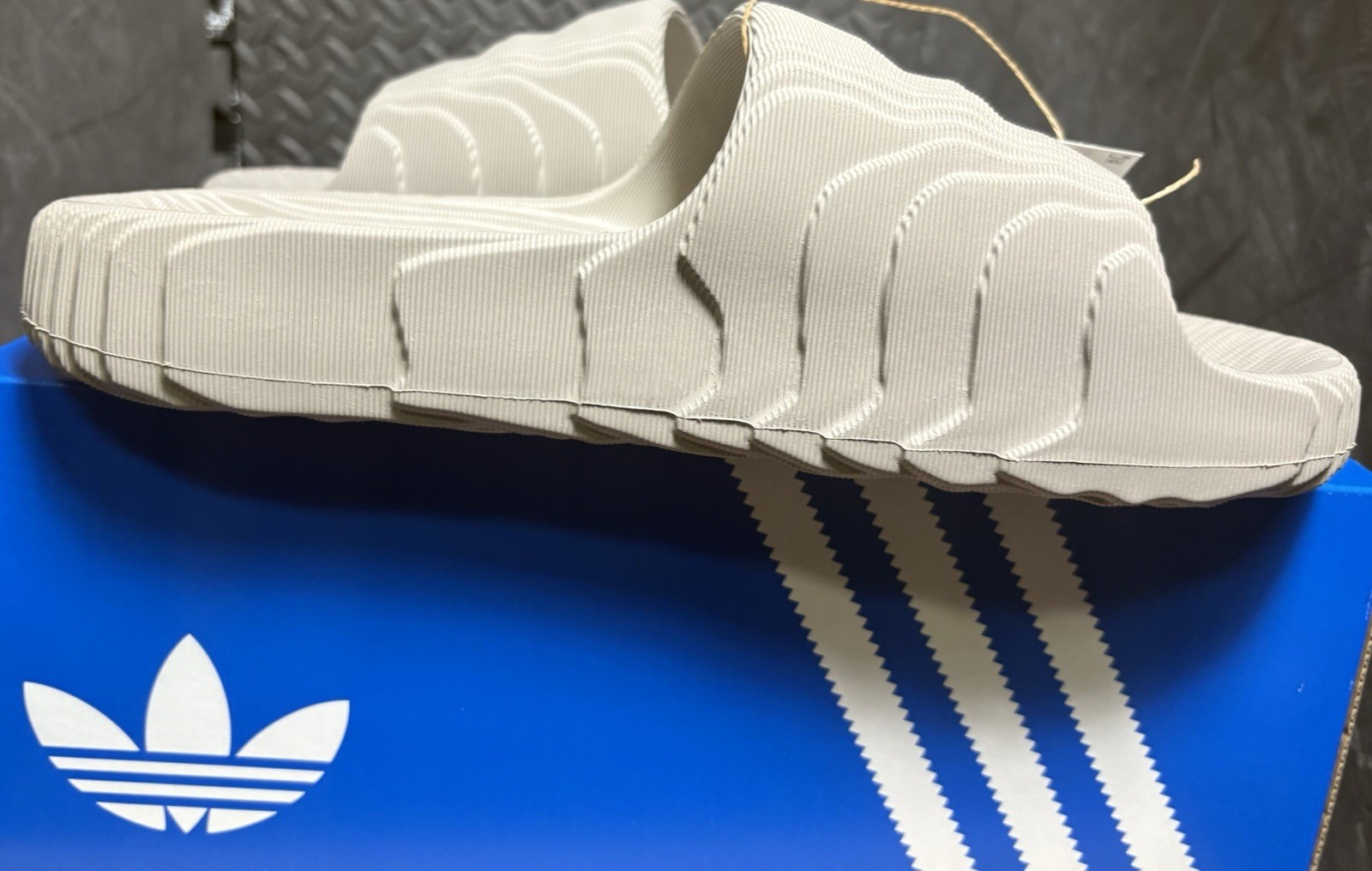 ADIDAS Adilette 22 Slides MENs Size 10 NEW W Box/Tag Light Brown FREESHIP HQ4670