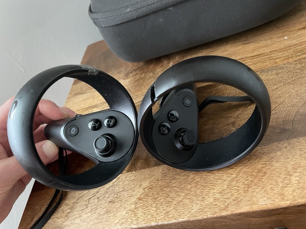 Meta Oculus Quest 1 VR Virtual Reality Headset MH-B Controllers & Case Untested