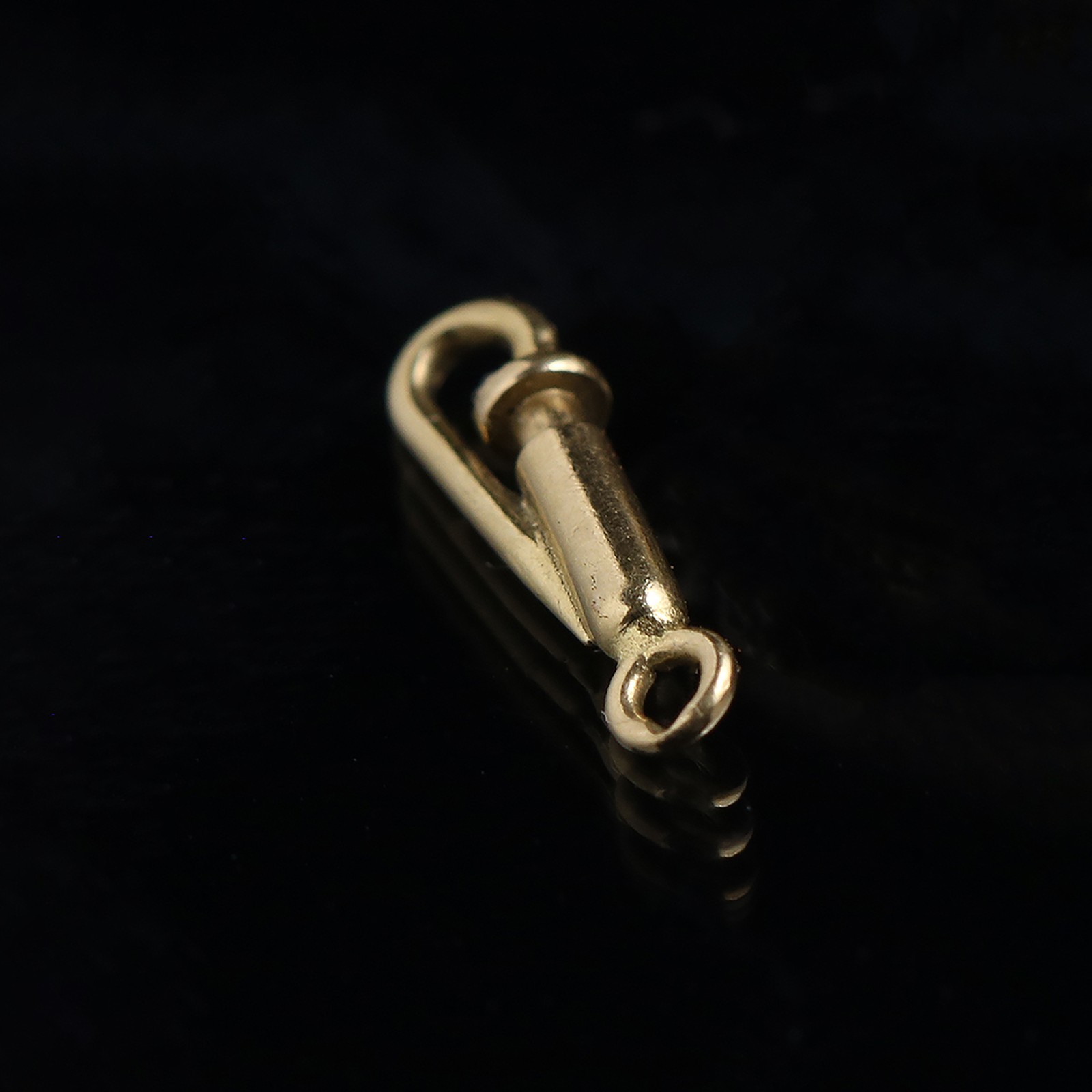Vintage 14kt yellow gold push lock clasp. Circa 1960.