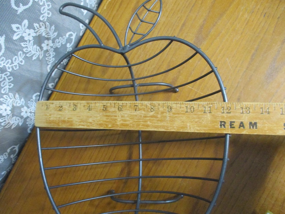 Heavy Metal Wire Apple-Shaped Fruit Basket