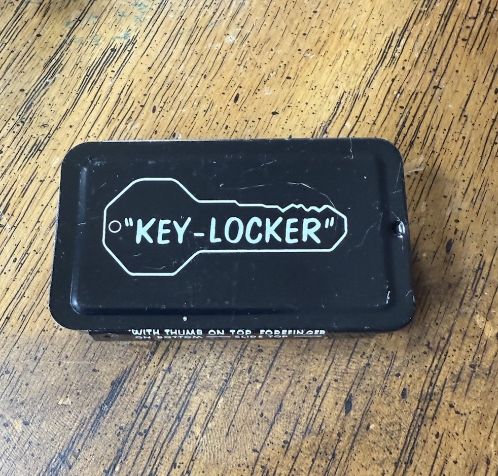A32 Magnetic Key Locker