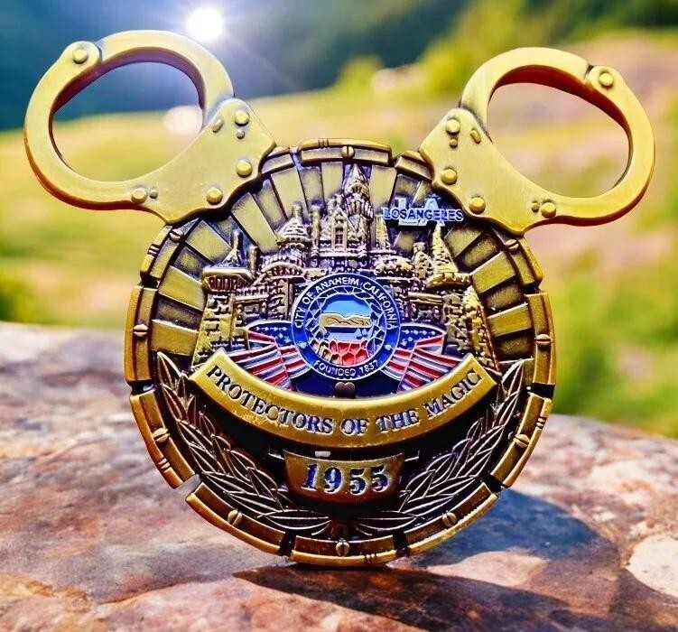 🔥U.S. Secret Service Disneyland Anaheim Office Gold Black Mickey Challenge Coin