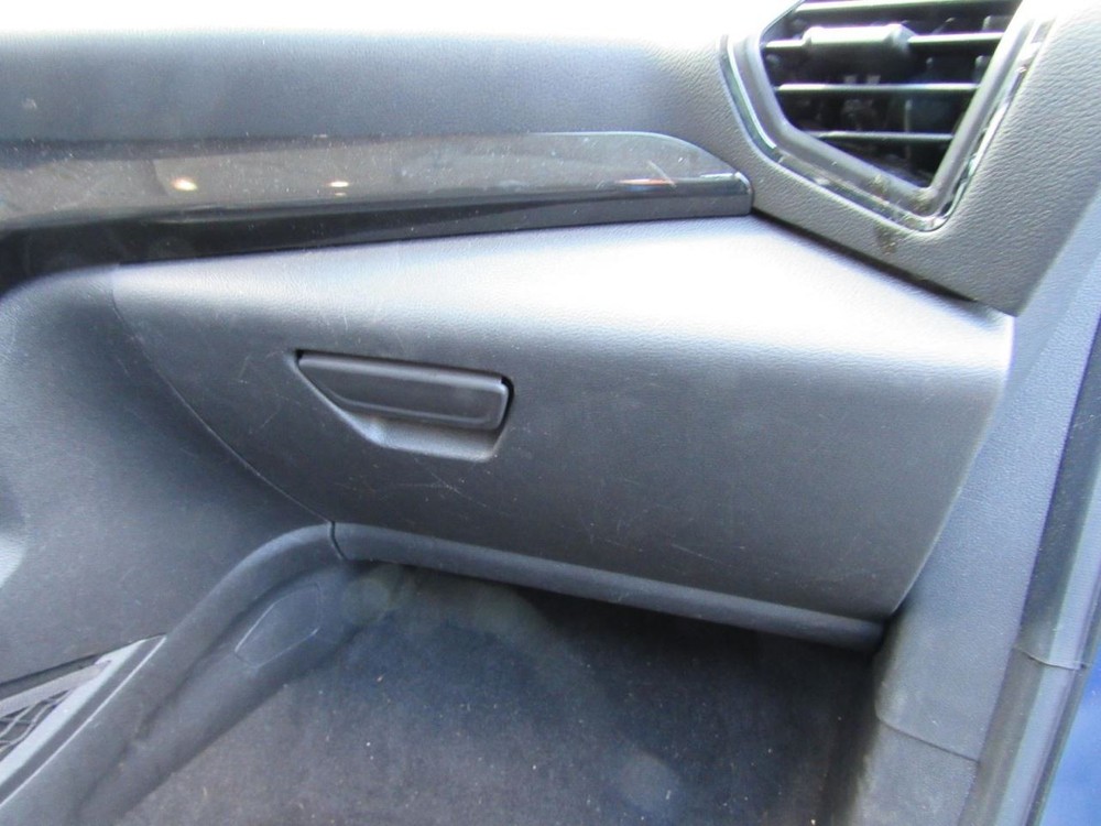 ESCAPE    2019 Glove Box 1075425