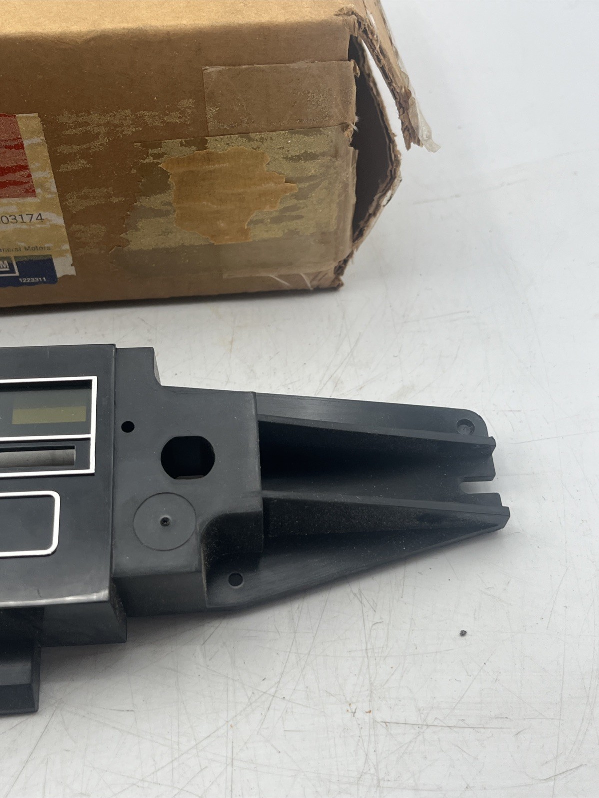 70s 80s Delco Cadillac Stereo Radio FACE ONLY FM / AM 8 Track Player 16003174