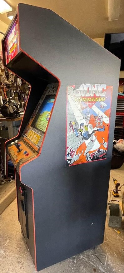 BIONIC COMMANDO ARCADE MACHINE by CAPCOM 1987 (Excellent Condition) *RARE*