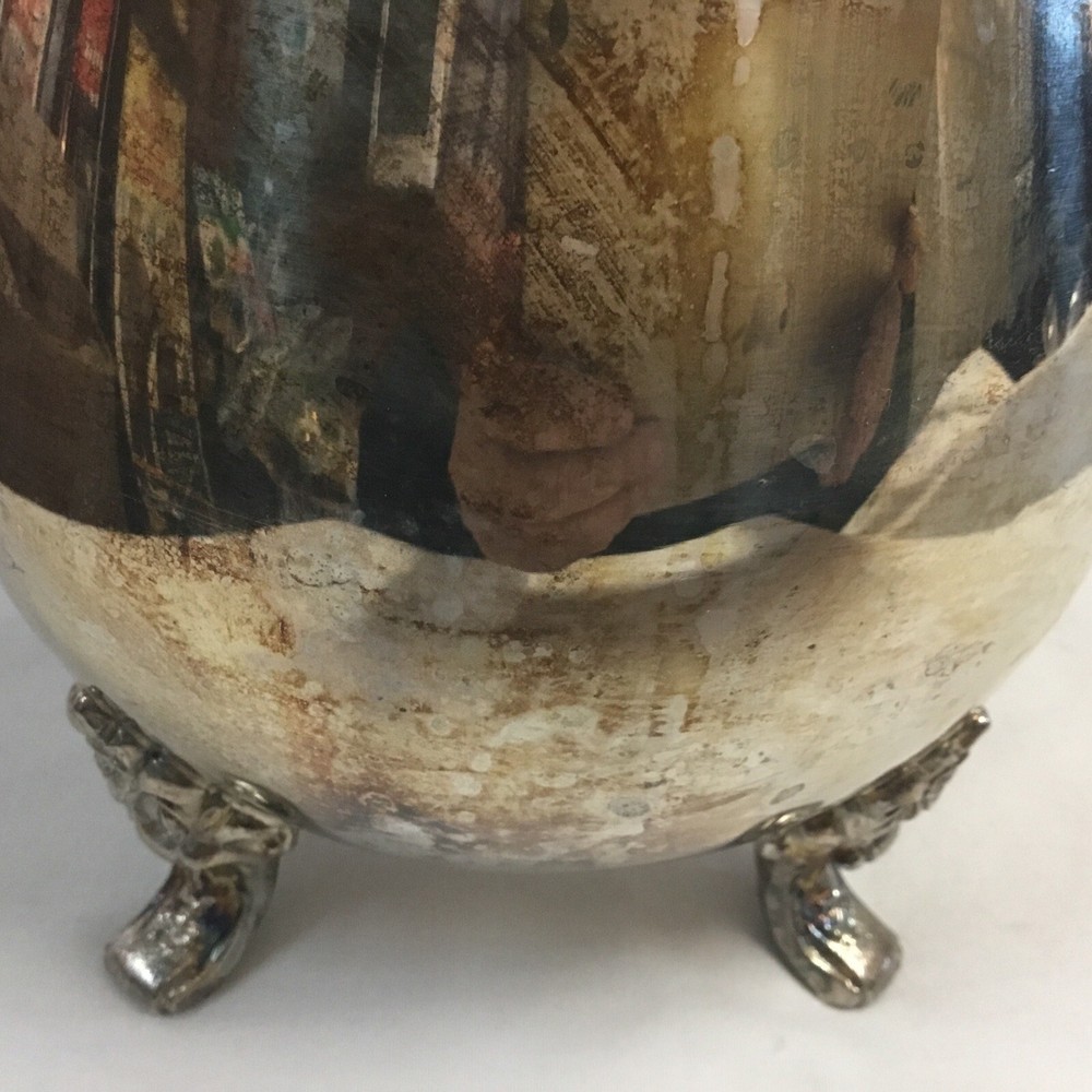 VINTAGE ONEIDA SILVER PLATED WATER PITCHER WITH ICE CATCHER