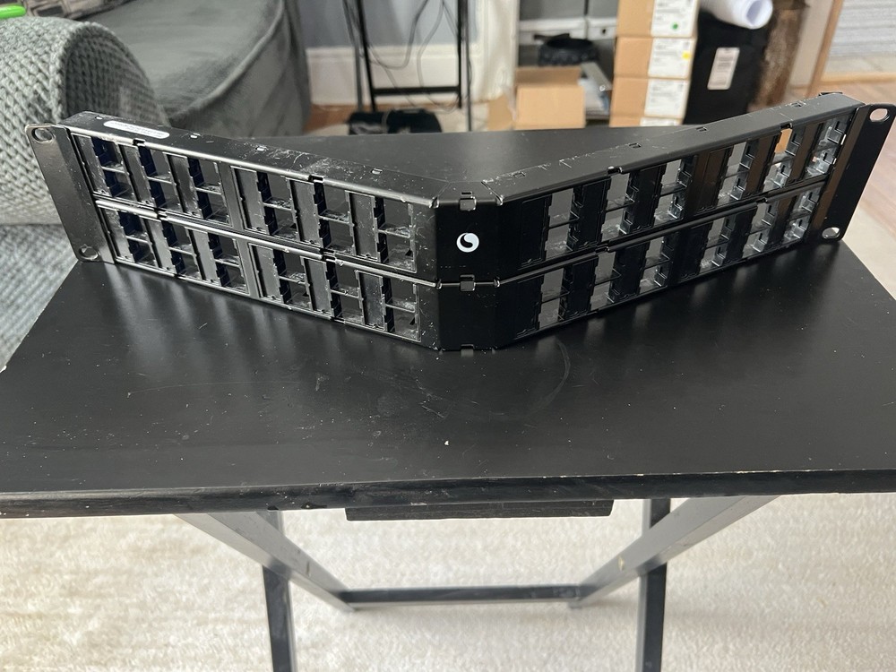 COMMSCOPE ANGLED DISCRETE SL UTP 2U 48 PORT DISTRIBUTION PATCH PANEL 760237043