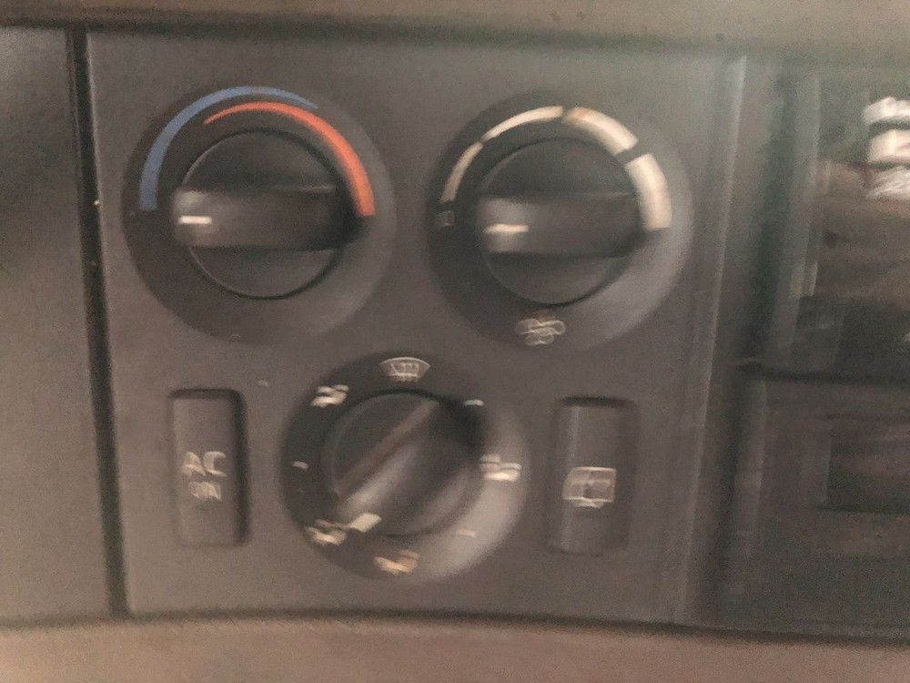 2003-2018 Volvo VNL Heater A/C Temperature Controls - Used