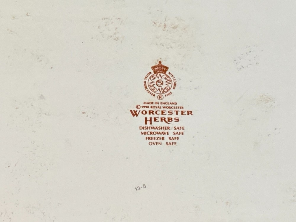Royal Worcester WORCESTER HERBS 15" Rectangular Baker ~ Marshmallow