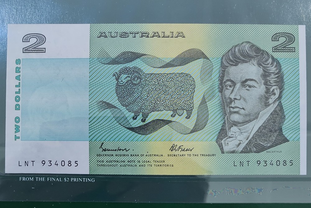1988 Aust. Final Printing $2 Note in Green Folder Mc$2GF, Not Original Envelope