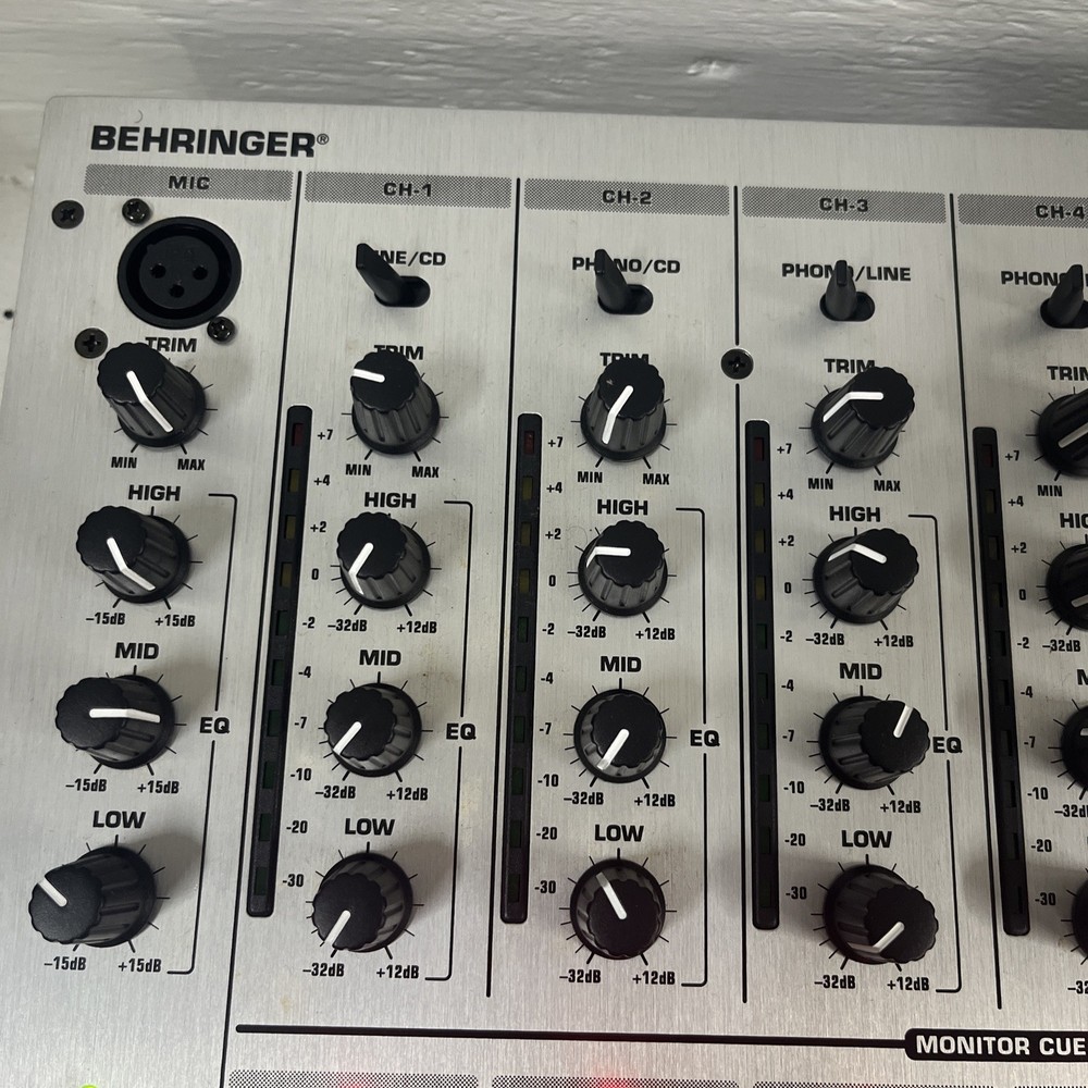 Behringer DJX700 Professional DJ Mixer 5-Channel